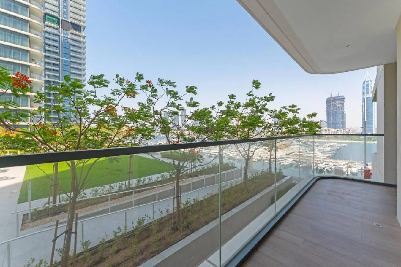Prime 2Br Apt Emaar Beachfront Dubai Apartment