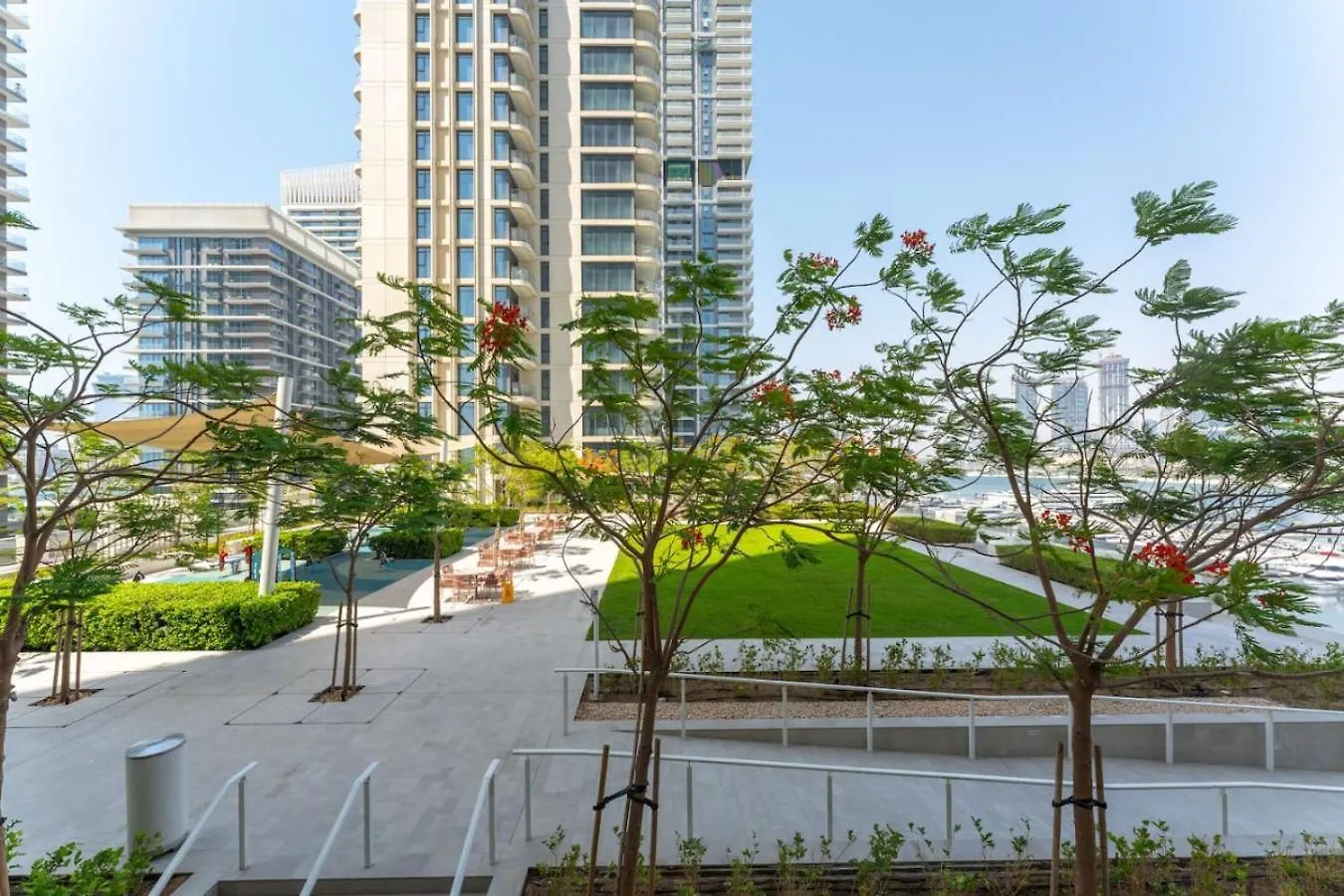 Apartment Prime 2Br Apt Emaar Beachfront Dubai